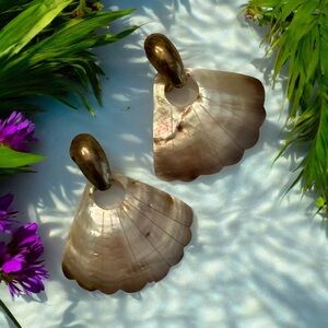 VTG Mother of Pearl Fan Shaped Door Knocker Pierced Earrings